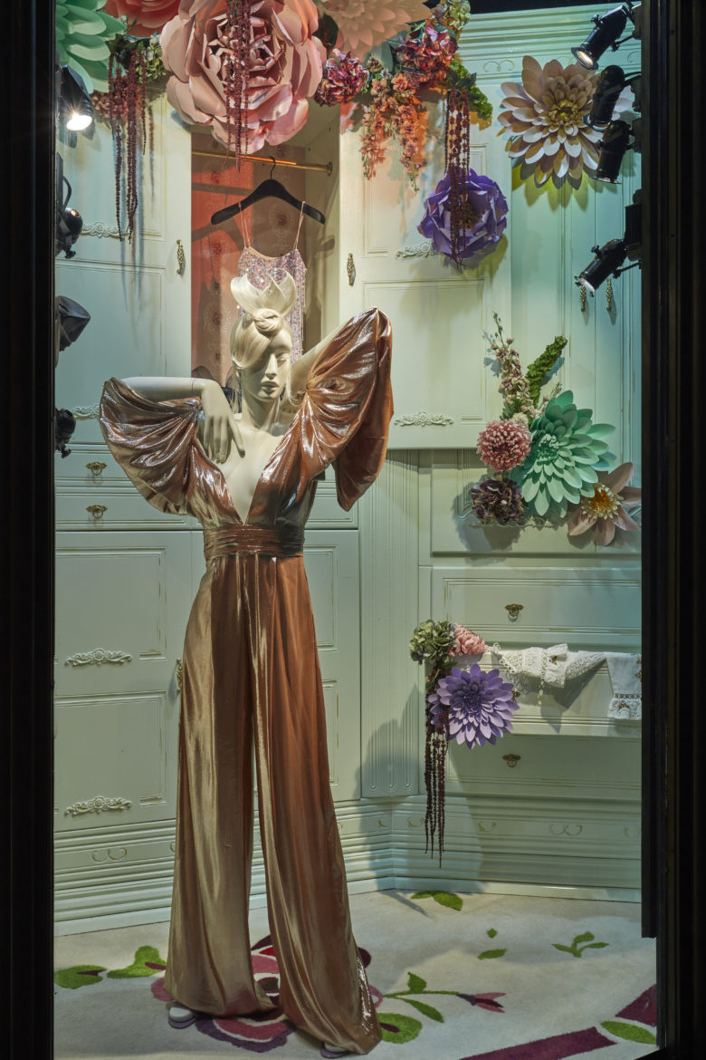 Harvey Nichol 服飾秋季新品櫥窗展示設計”復古風格“