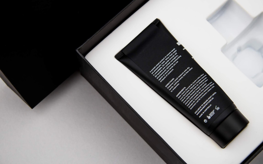 君悅檀香護膚品包裝設(shè)計“黑色經(jīng)典”風格