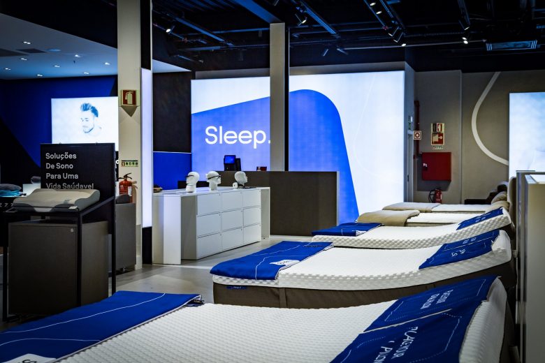 Sleep 8 床墊睡眠店鋪”藍色科技風格“室內零售空間創(chuàng)新設計 Sleep 8 床墊睡眠店鋪”藍色科技風格“室內零售空間創(chuàng)新設計
