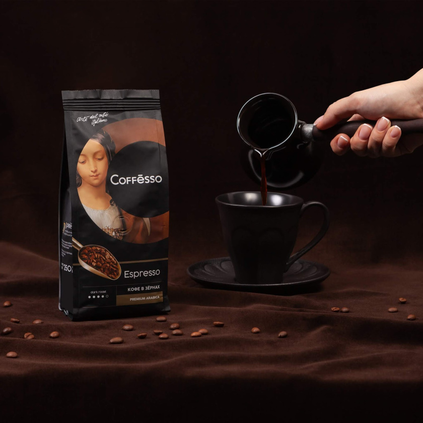 Coffesso速溶咖啡包裝設(shè)計(jì)，用字母C切出意大利文藝復(fù)興女性插圖圖像