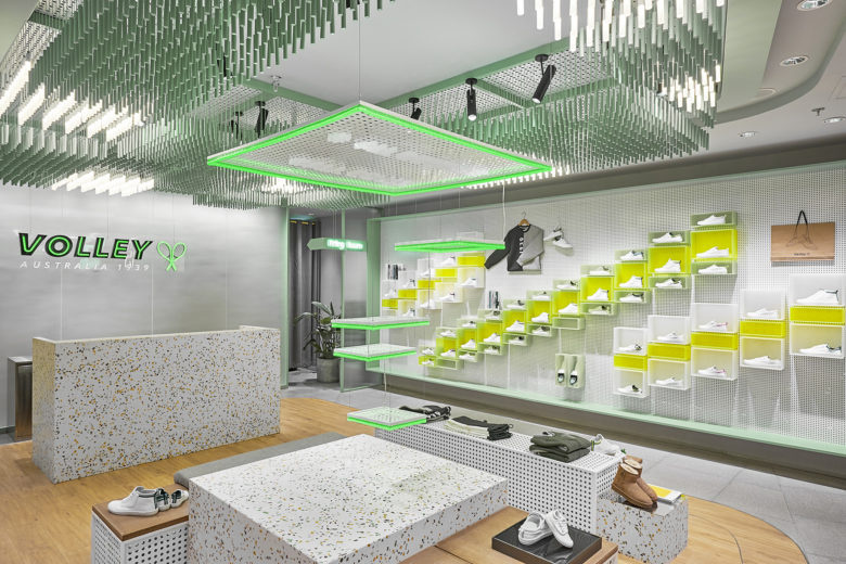 volley 休閑運(yùn)動(dòng)鞋專賣店店鋪空間設(shè)計(jì)，活力綠色+通透玻璃貨架設(shè)計(jì)