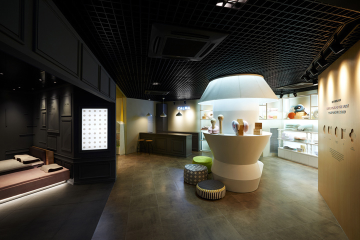 M4 CALMA床墊床上用品品牌體驗(yàn)店鋪空間設(shè)計(jì)，整體黑暗色風(fēng)格