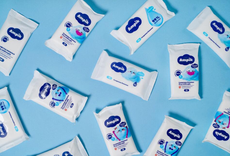 Ampik 安皮克消毒濕巾品牌命名與包裝設計，蓬松的云彩符號代表柔軟的棉花
