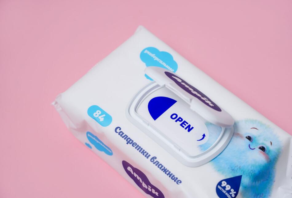 Ampik 安皮克消毒濕巾品牌命名與包裝設計，蓬松的云彩符號代表柔軟的棉花