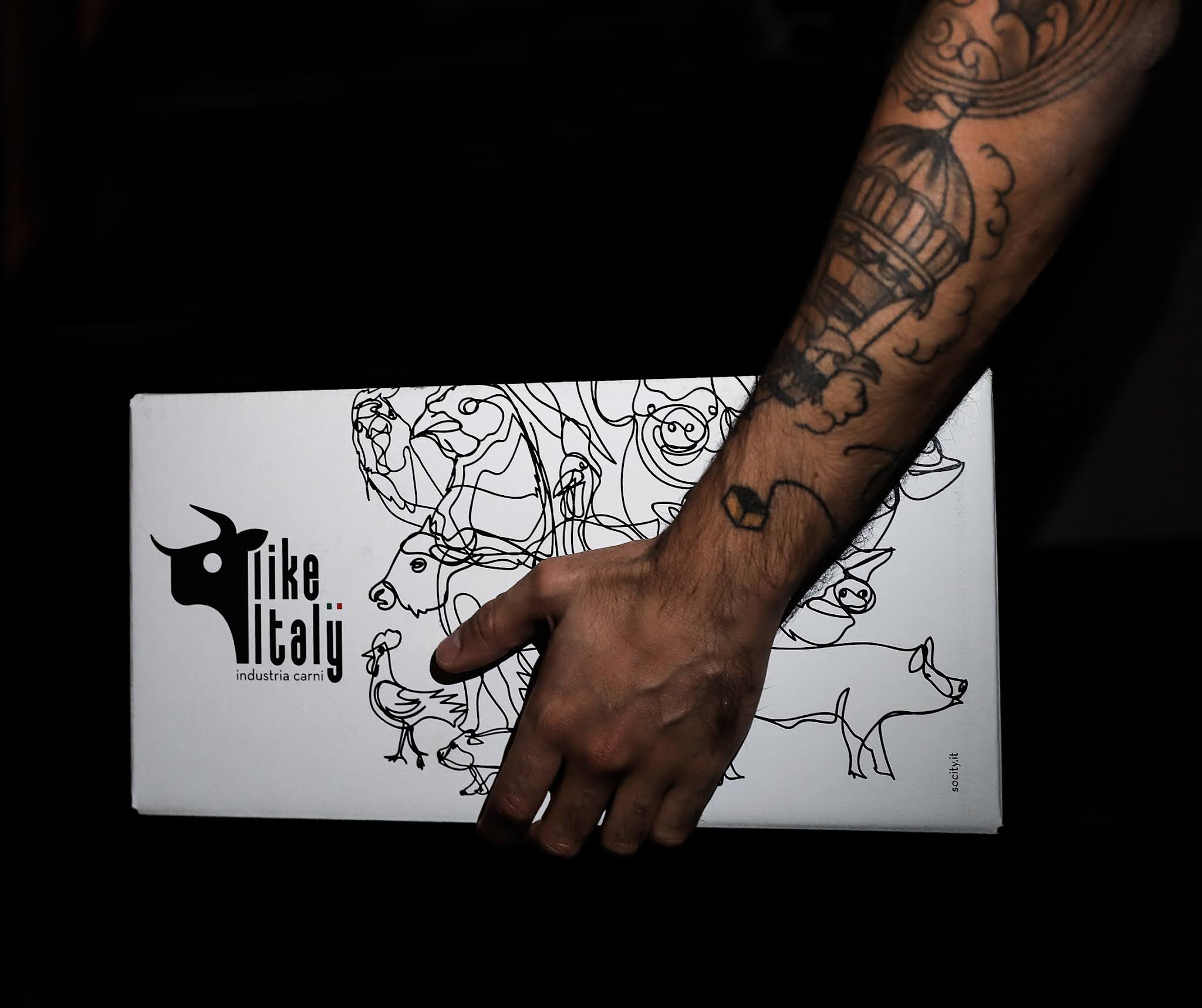Like Italy冷鮮肉類包裝設(shè)計“黑白線條動物”元素