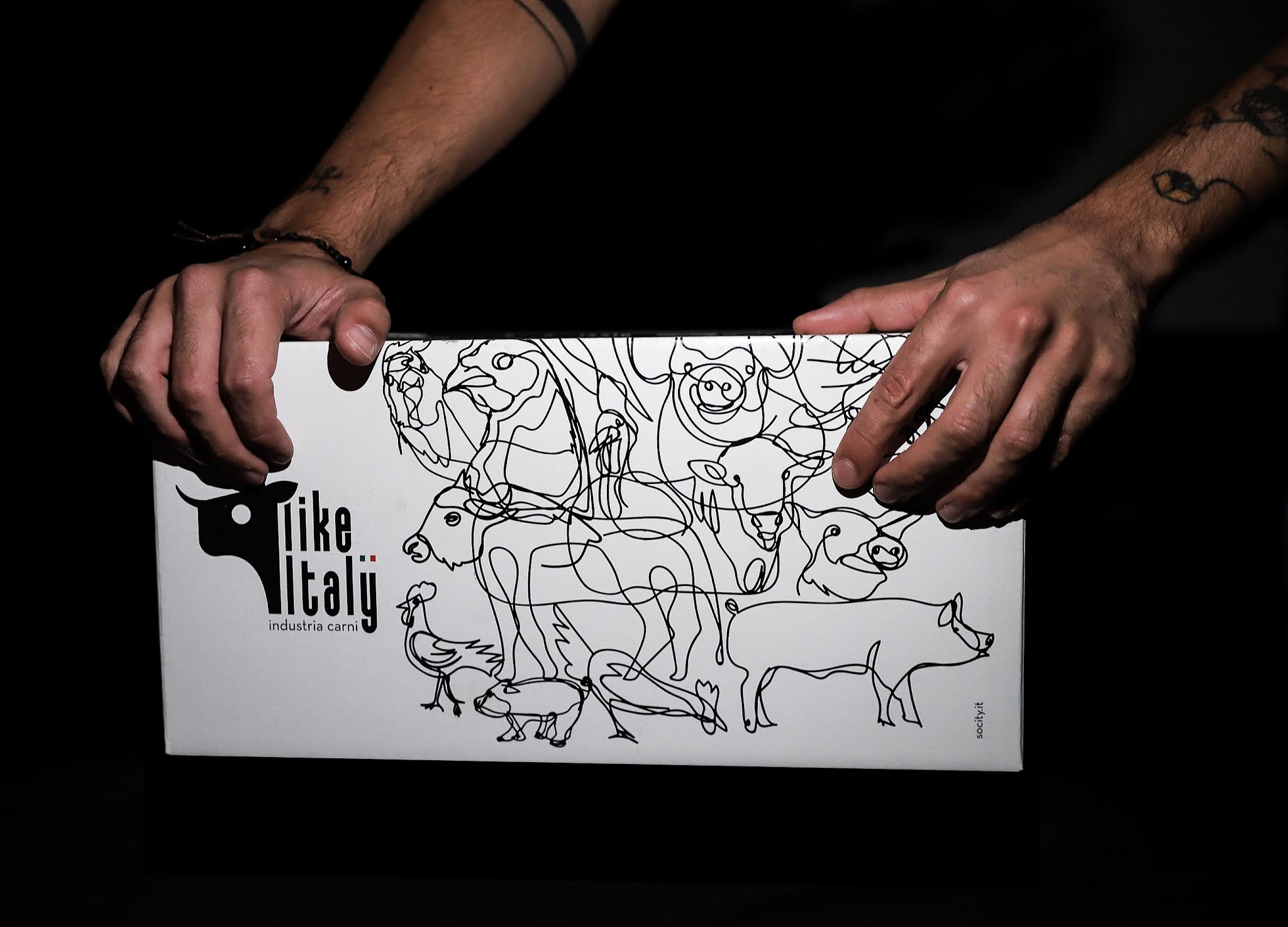 Like Italy冷鮮肉類包裝設(shè)計“黑白線條動物”元素