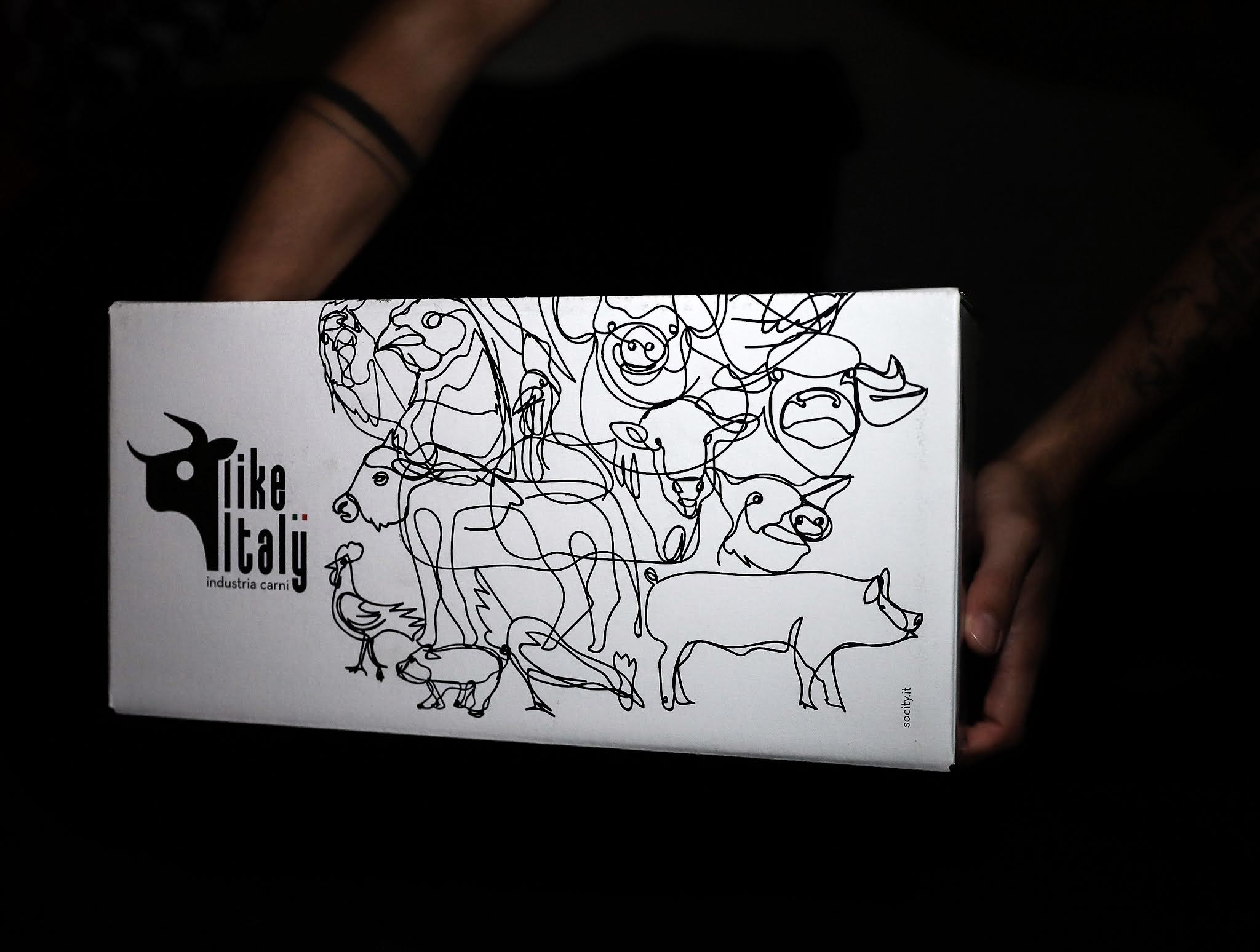 Like Italy冷鮮肉類包裝設(shè)計“黑白線條動物”元素