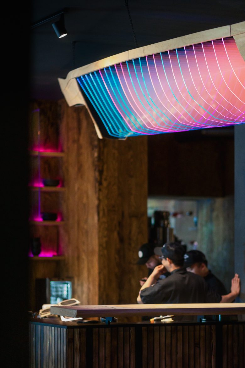 The Catch 日式酒吧餐廳空間設(shè)計“霓虹燈和漫畫”風格