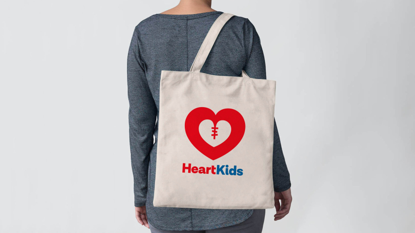 澳大利亞先天性心臟病公益慈善組織HeartKids品牌戰(zhàn)略與logo形象設(shè)計(jì),大心幫助小心