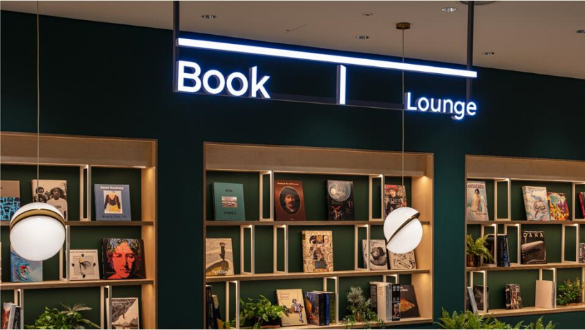 The Table 電信品牌vi視覺識別設(shè)計空間設(shè)計及導視,與桌子結(jié)合的長長的T型水平線元素 The Table 電信品牌vi視覺識別設(shè)計空間設(shè)計及導視,與桌子結(jié)合的長長的T型水平線元素