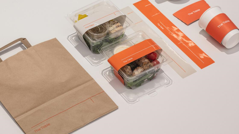 The Table 電信品牌vi視覺識別設(shè)計,與桌子結(jié)合的長長的T型水平線元素 The Table 電信品牌vi視覺識別設(shè)計,與桌子結(jié)合的長長的T型水平線元素