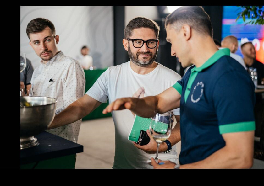 Roots 烏克蘭進(jìn)口葡萄酒公司vi設(shè)計,梯田線條元素 Roots 烏克蘭進(jìn)口葡萄酒公司vi設(shè)計,梯田線條元素