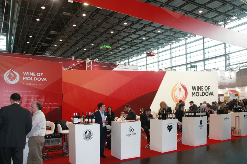 摩爾多瓦釀酒師協(xié)會(huì)logo設(shè)計(jì)“地圖+酒滴+葡萄+白鸛展翅+火”