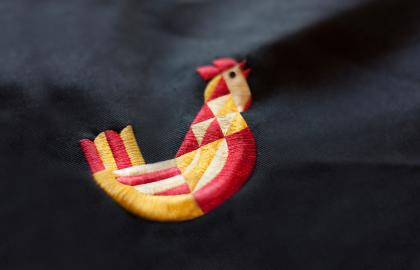 Chicken Cafe 幾何色塊小雞咖啡餐飲”LOGO+輔助圖形”設(shè)計(jì)