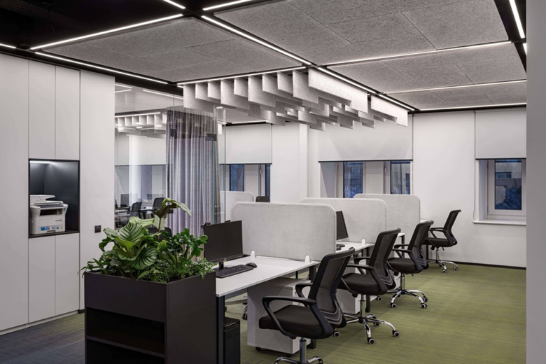 Privat 銀行辦公室空間設(shè)計，開放式空間設(shè)計分隔及充分的綠化