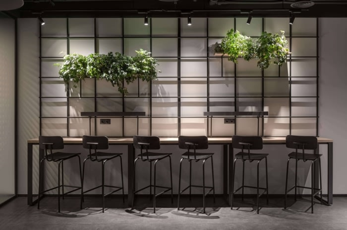 Privat 銀行辦公室空間設(shè)計，開放式空間設(shè)計分隔及充分的綠化