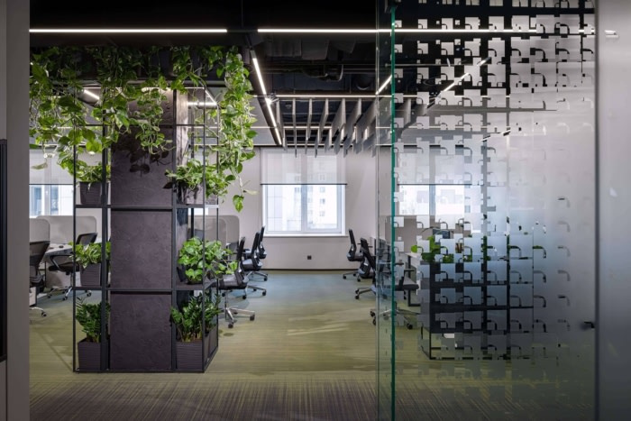 Privat 銀行辦公室空間設(shè)計，開放式空間設(shè)計分隔及充分的綠化