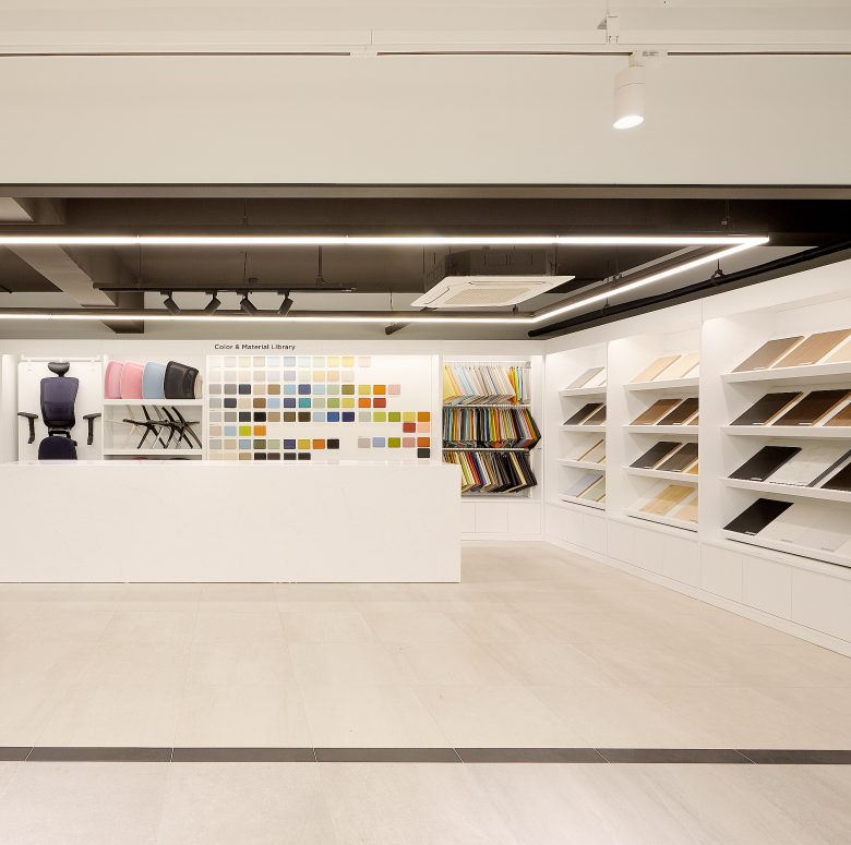 鼓勵(lì)新想法和品牌沉浸感的 Koas 辦公家具陳列空間設(shè)計(jì)