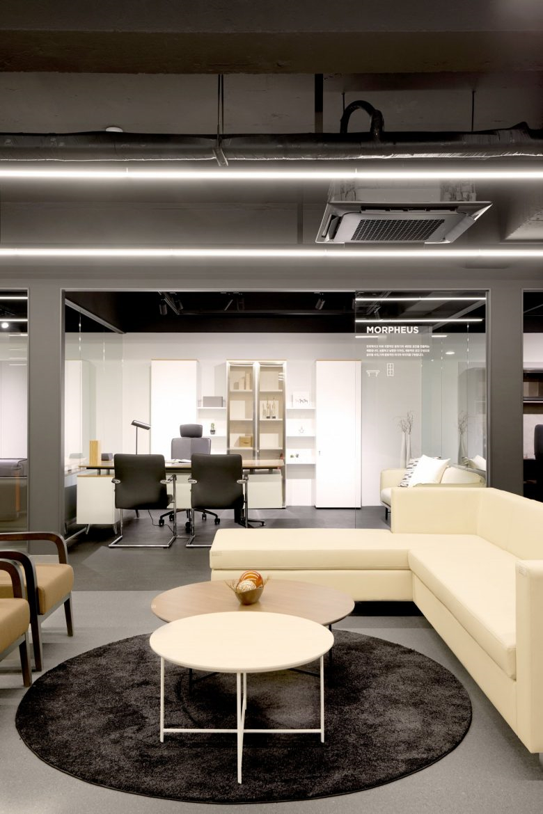 鼓勵(lì)新想法和品牌沉浸感的 Koas 辦公家具陳列空間設(shè)計(jì)