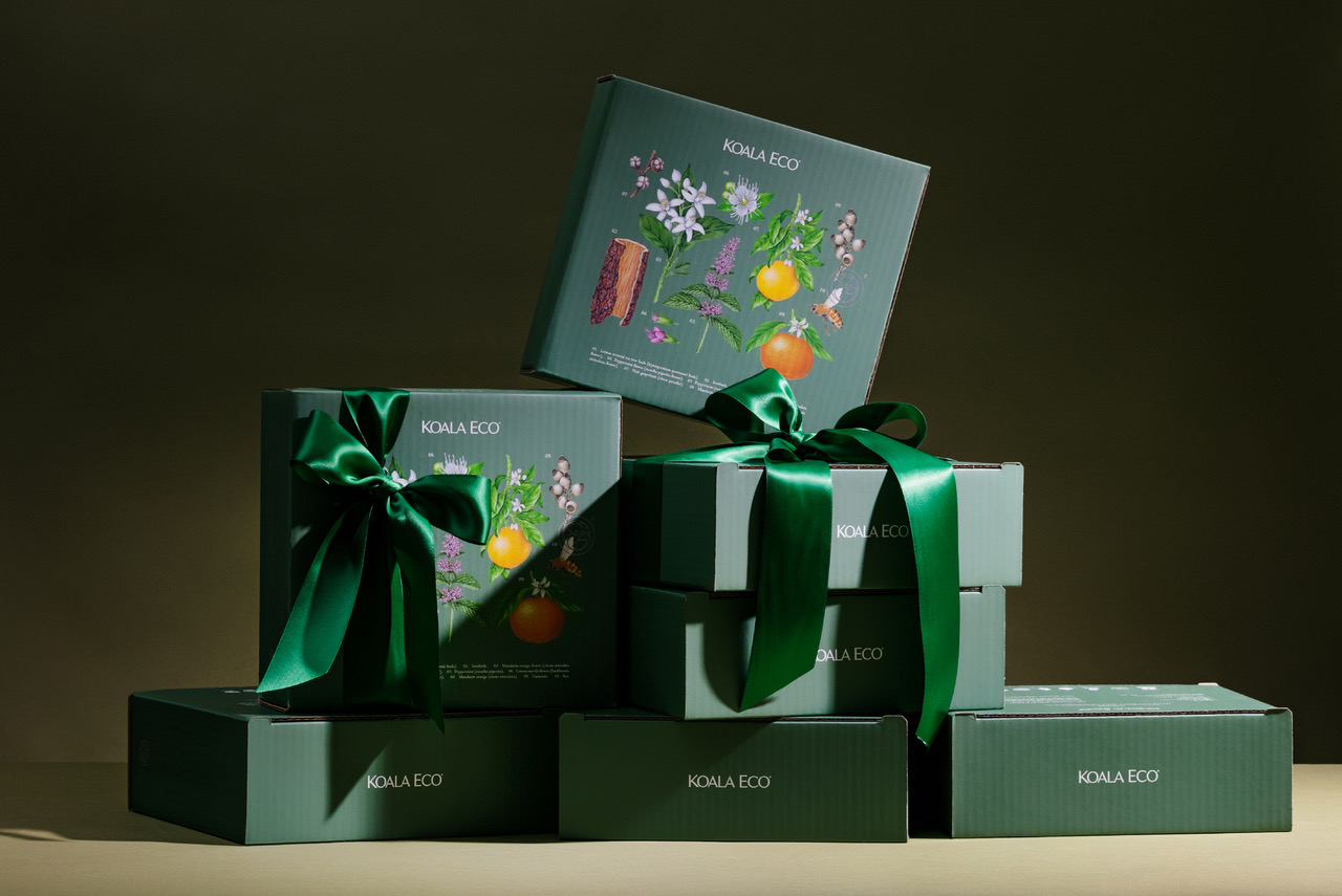 koala 植物精油綠色禮盒包裝設(shè)計,自然精致的植物花卉昆蟲插畫 koala 植物精油綠色禮盒包裝設(shè)計,自然精致的植物花卉昆蟲插畫