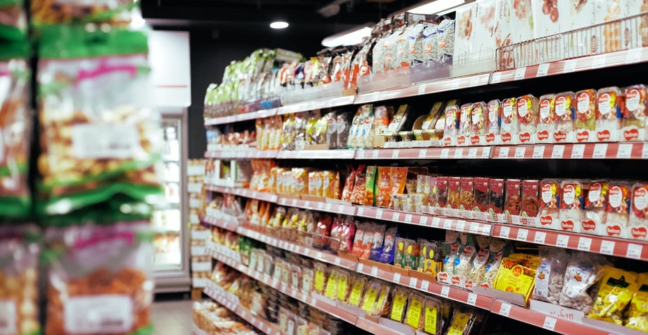 雜貨店貨架上的產(chǎn)品