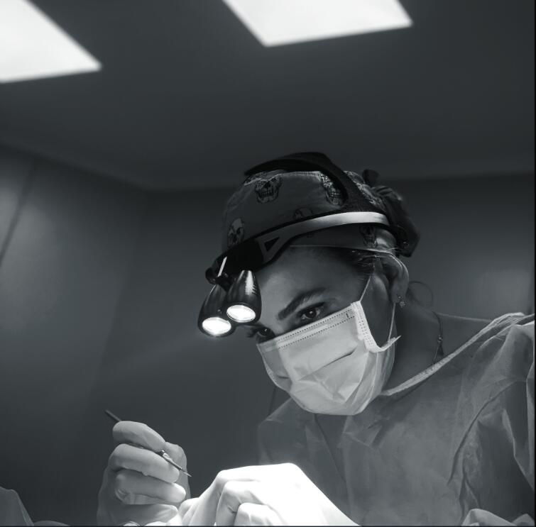 Dr.samarina 美容整形診所醫(yī)院logo設(shè)計(jì)，“字母DSO+手術(shù)刀”圖形創(chuàng)意