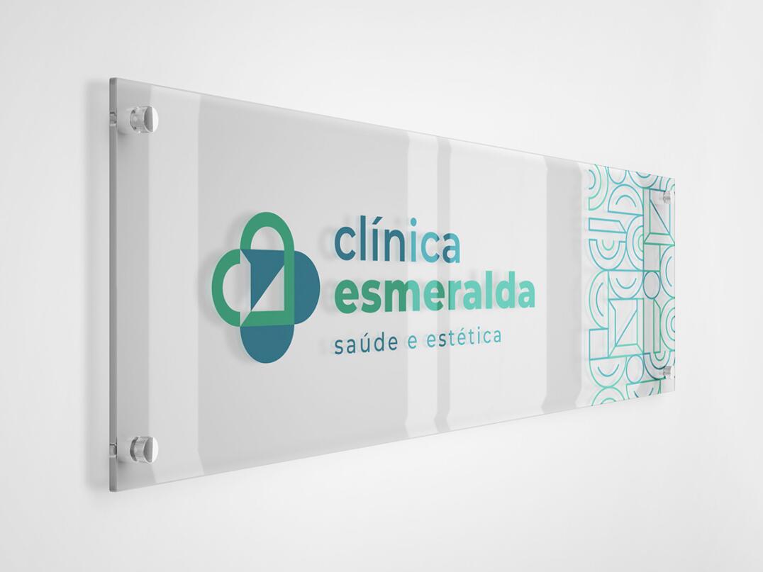 Esmeralda 保健診所醫(yī)院logo設計vi設計，醫(yī)療十字、膠囊與愛心元素