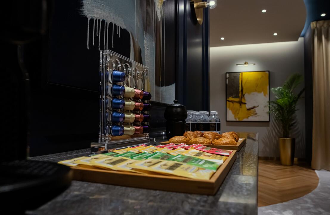 PABLO BLAU高端護膚美容會所診所logo設計品牌形象vi設計,藍金色奢華風格 PABLO BLAU高端護膚美容會所診所logo設計品牌形象vi設計,藍金色奢華風格