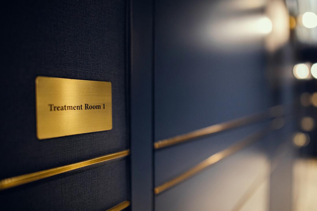 PABLO BLAU高端護膚美容會所診所logo設計品牌形象vi設計,藍金色奢華風格 PABLO BLAU高端護膚美容會所診所logo設計品牌形象vi設計,藍金色奢華風格