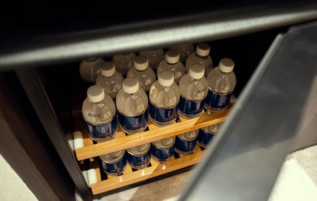 PABLO BLAU高端護膚美容會所診所logo設計品牌形象vi設計,藍金色奢華風格 PABLO BLAU高端護膚美容會所診所logo設計品牌形象vi設計,藍金色奢華風格