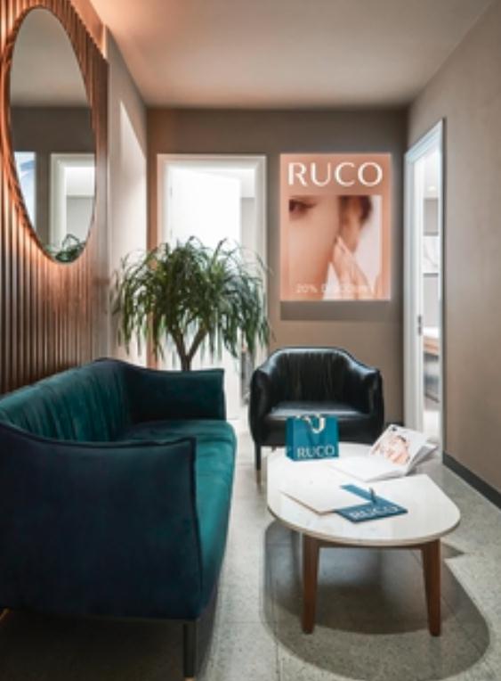 Ruco非手術(shù)美容與皮膚護(hù)理醫(yī)療logo設(shè)計vi設(shè)計。青黑色金色奢侈風(fēng)與循環(huán)交叉線條-醫(yī)療中心內(nèi)部空間設(shè)計