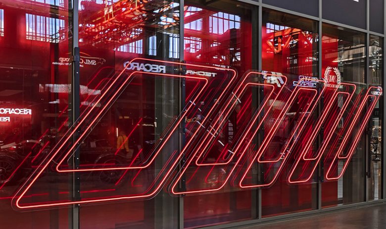 奔馳汽車私人沙龍咨詢店鋪空間設(shè)計(jì)“炫酷紅色”風(fēng)格