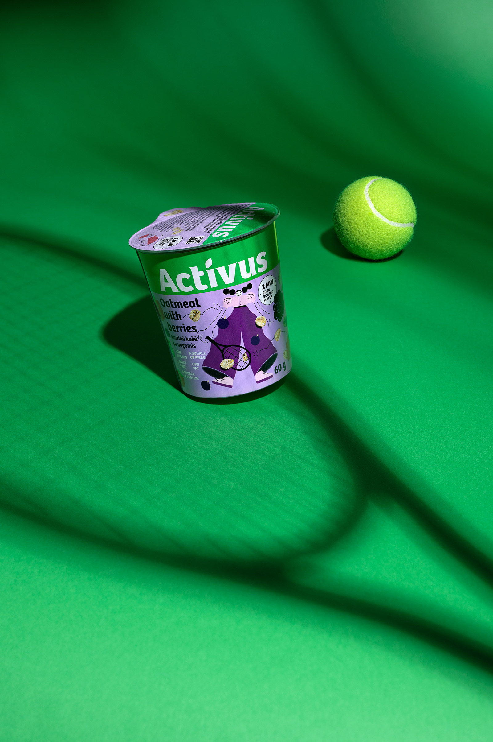 ACTIVUS 杯裝健康速食早餐午餐包裝設(shè)計，比例夸張的活力人物插畫