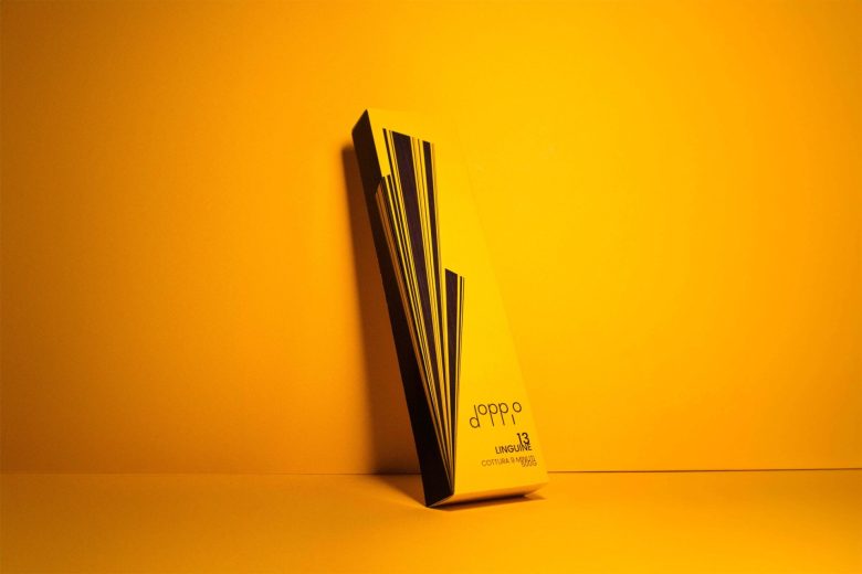 Doppio 食品包裝設計logo設計,黑黃色放射線條組合元素 Doppio 食品包裝設計logo設計,黑黃色放射線條組合元素