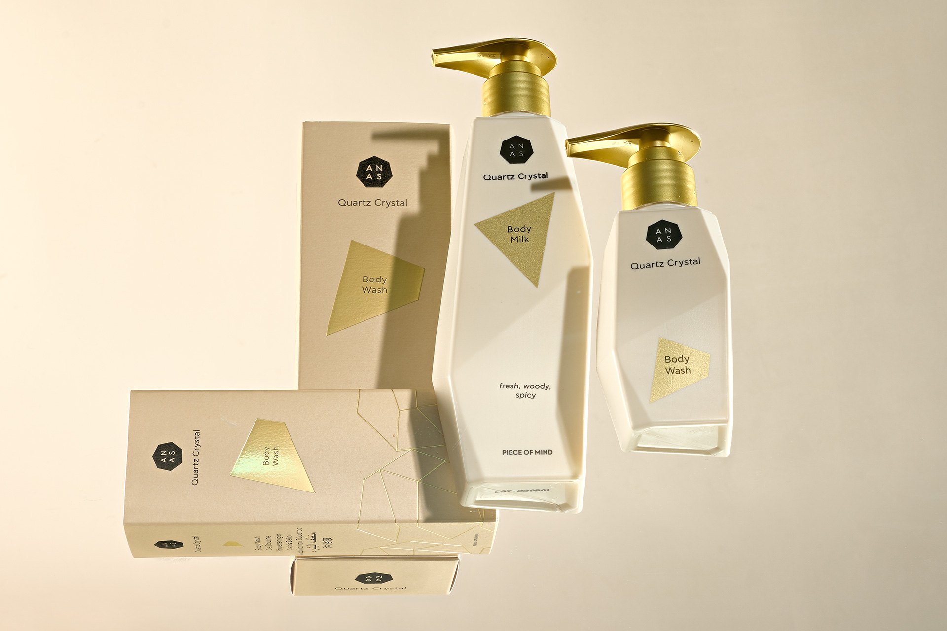 ANAS 化妝品金色包裝設(shè)計(jì),天然和精制水晶石英配方&設(shè)計(jì)元素 ANAS 化妝品金色包裝設(shè)計(jì),天然和精制水晶石英配方&設(shè)計(jì)元素