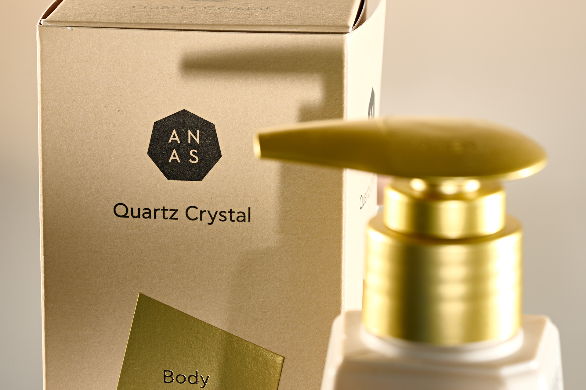 ANAS 化妝品金色包裝設(shè)計(jì),天然和精制水晶石英配方&設(shè)計(jì)元素 ANAS 化妝品金色包裝設(shè)計(jì),天然和精制水晶石英配方&設(shè)計(jì)元素