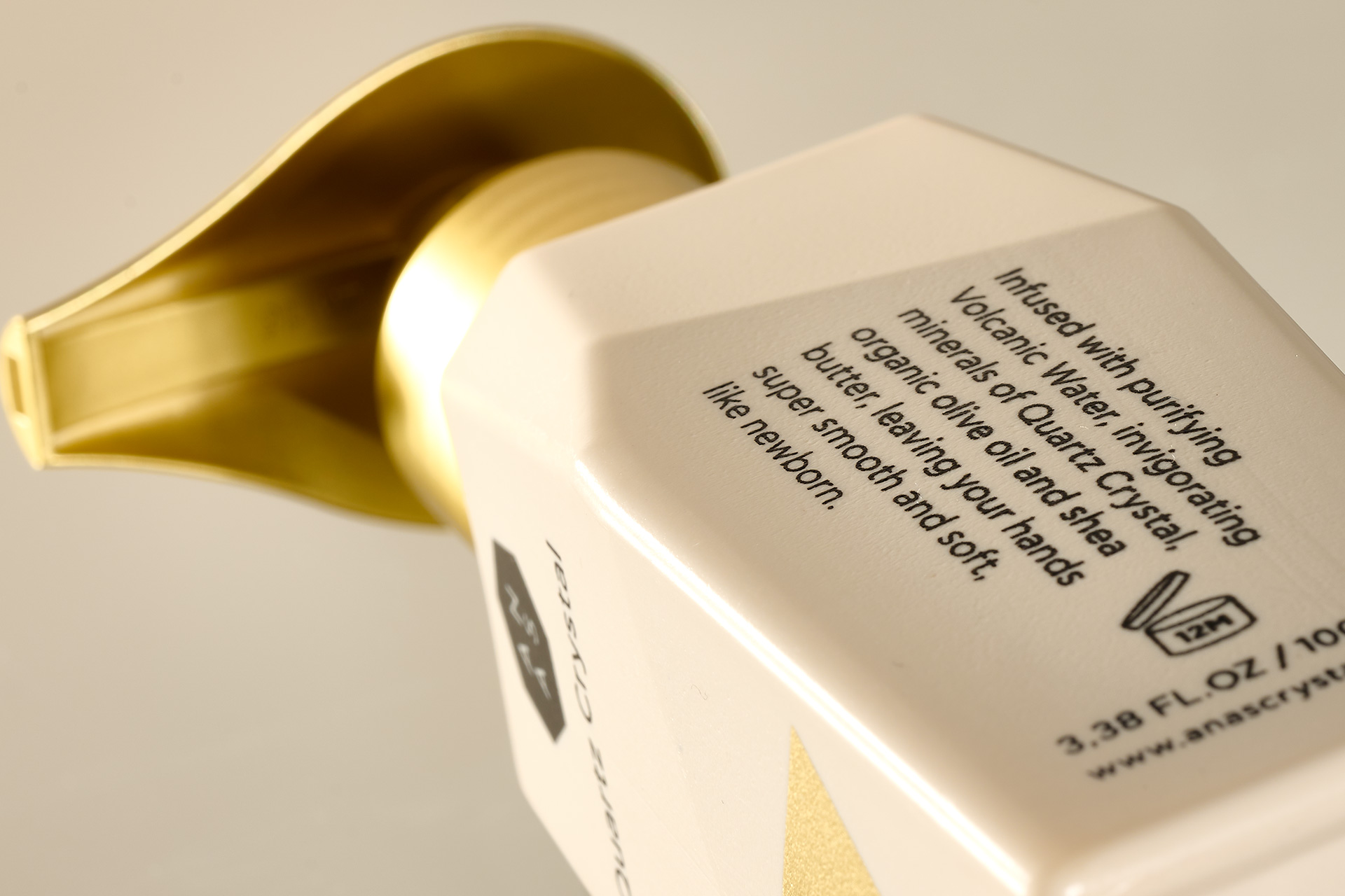 ANAS 化妝品金色包裝設(shè)計(jì),天然和精制水晶石英配方&設(shè)計(jì)元素 ANAS 化妝品金色包裝設(shè)計(jì),天然和精制水晶石英配方&設(shè)計(jì)元素