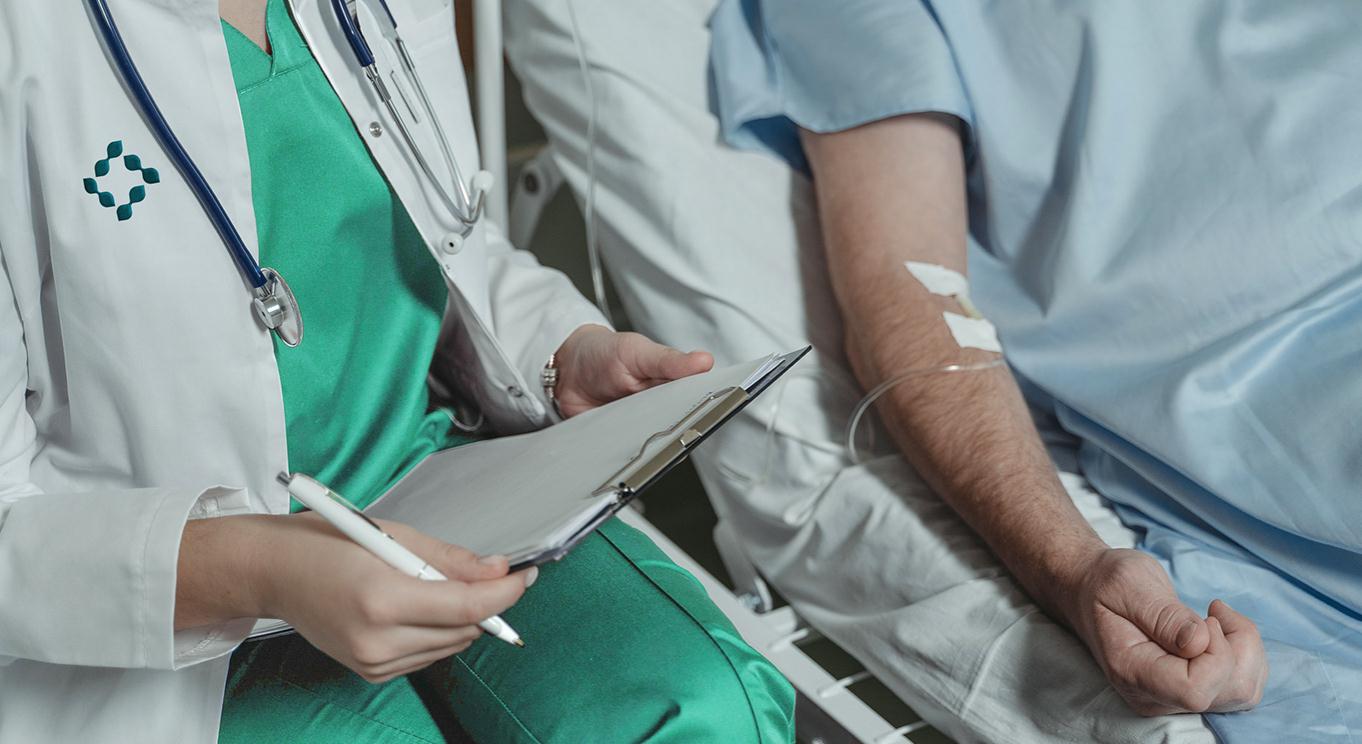 stMUH 圣馬丁大學(xué)醫(yī)院品牌視覺(jué)識(shí)別vi設(shè)計(jì)logo設(shè)計(jì)，葉子十字元素