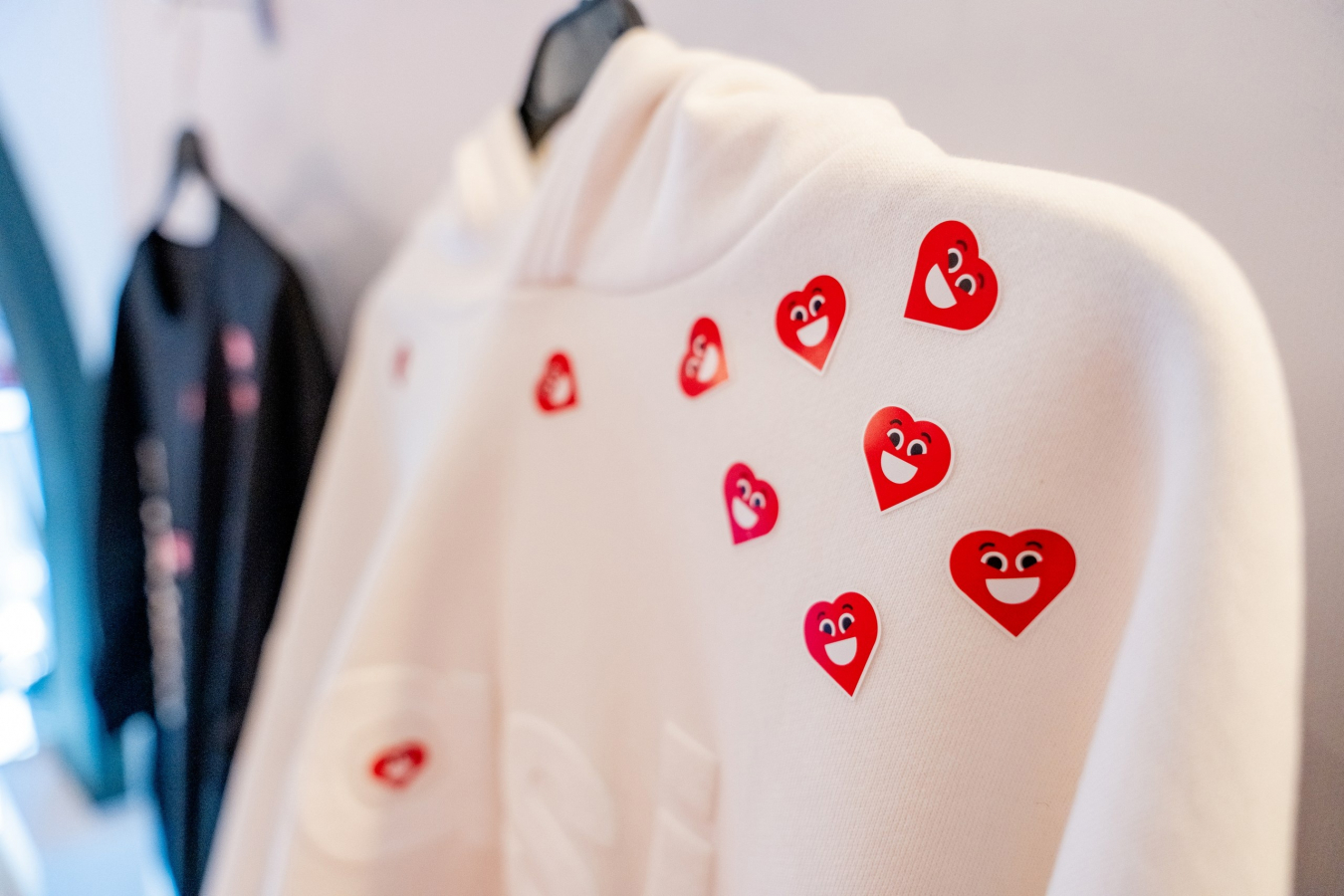 Oasis企業(yè)禮品供應(yīng)商品牌形象塑造與有趣的擁抱先生吉祥物設(shè)計(jì),業(yè)績(jī)?cè)鲩L(zhǎng)1.5倍 Oasis企業(yè)禮品供應(yīng)商品牌形象塑造與有趣的擁抱先生吉祥物設(shè)計(jì),業(yè)績(jī)?cè)鲩L(zhǎng)1.5倍