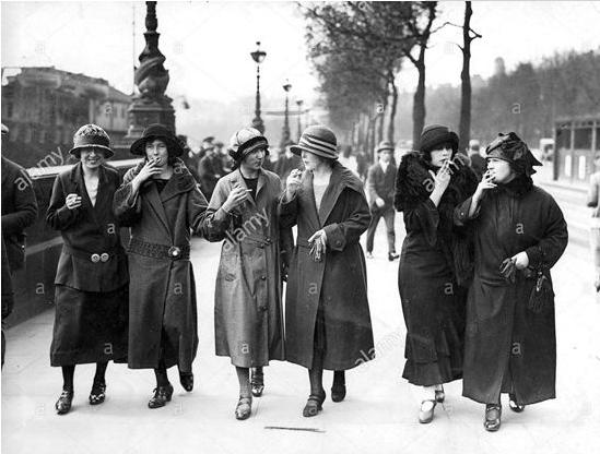 美國公關(guān)之父博內(nèi)斯吸引女士吸煙街頭公關(guān)活動(dòng) 美國公關(guān)之父博內(nèi)斯吸引女士吸煙街頭公關(guān)活動(dòng)