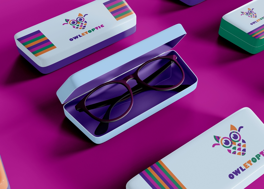 OWLETOPTIC兒童眼鏡品牌logo設計“彩色貓頭鷹”圖形