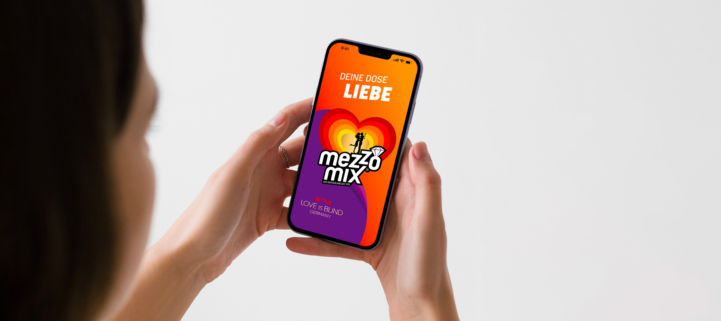 Mezzo Mix 橙子味可樂飲料贊助熱門劇集《盲目愛情》熱烈風(fēng)格包裝設(shè)計(jì)堆頭設(shè)計(jì) Mezzo Mix 橙子味可樂飲料贊助熱門劇集《盲目愛情》熱烈風(fēng)格包裝設(shè)計(jì)堆頭設(shè)計(jì)