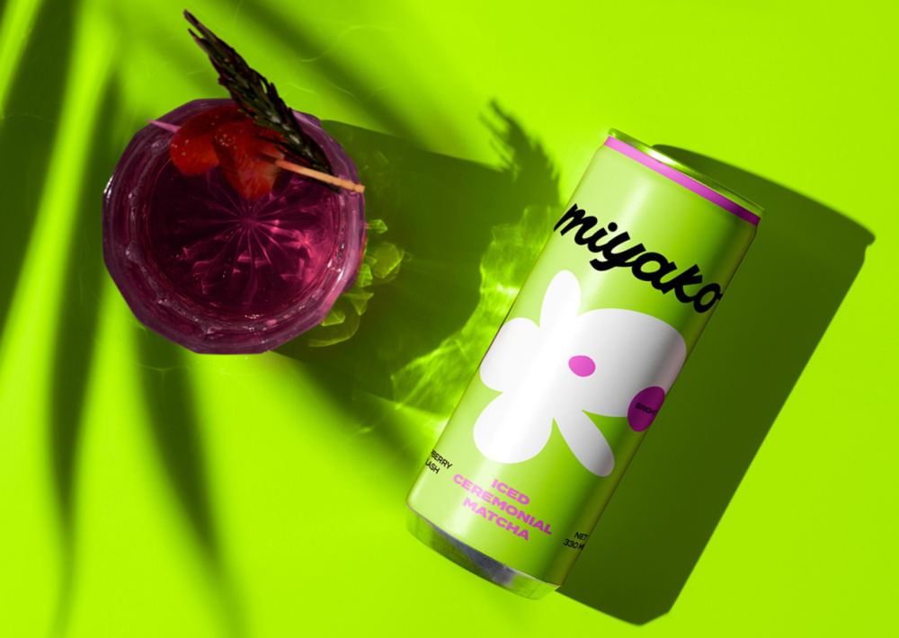 MIYAKO 創(chuàng)新日式抹茶飲料包裝設計與品牌塑造,嫩綠色+自由的白色花朵 MIYAKO 創(chuàng)新日式抹茶飲料包裝設計與品牌塑造,嫩綠色+自由的白色花朵