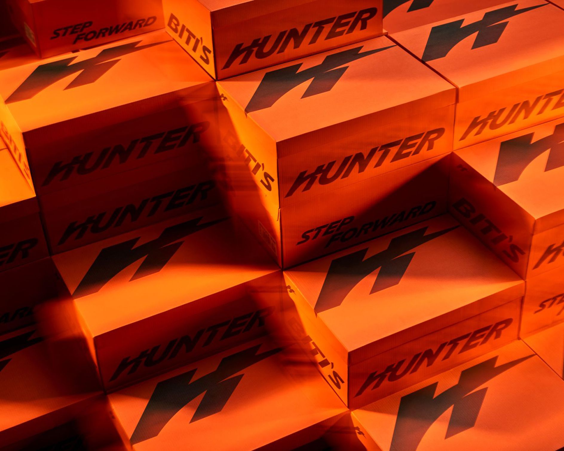 Hunter 越南運動鞋品牌視覺形象設(shè)計logo設(shè)計,動態(tài)字母H Hunter 越南運動鞋品牌視覺形象設(shè)計logo設(shè)計,動態(tài)字母H