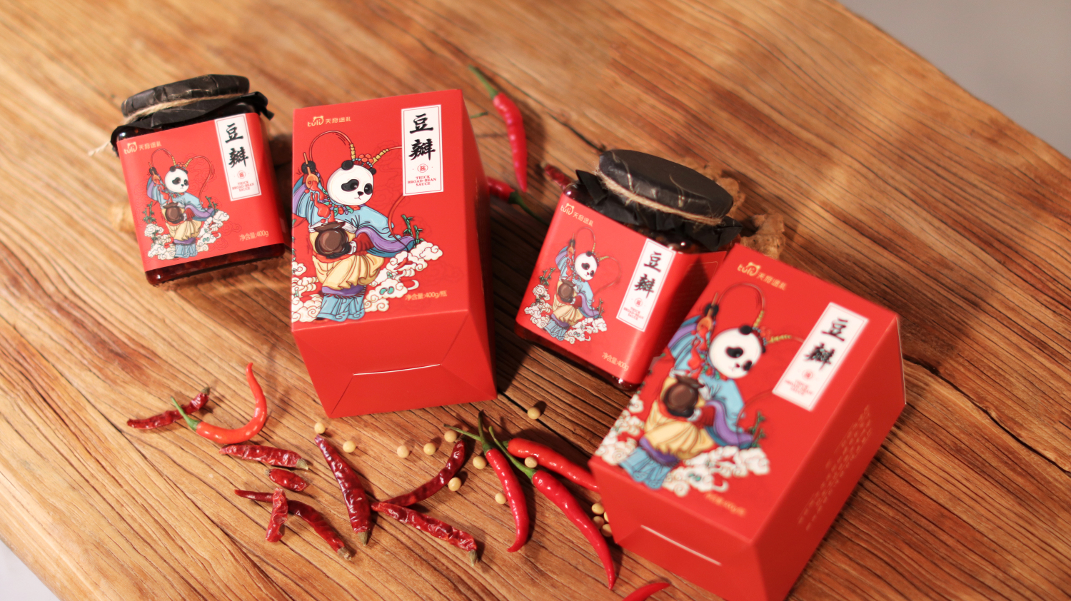 天府途禮豆瓣醬辣醬包裝設(shè)計(jì)“熊貓川劇戲劇插畫”