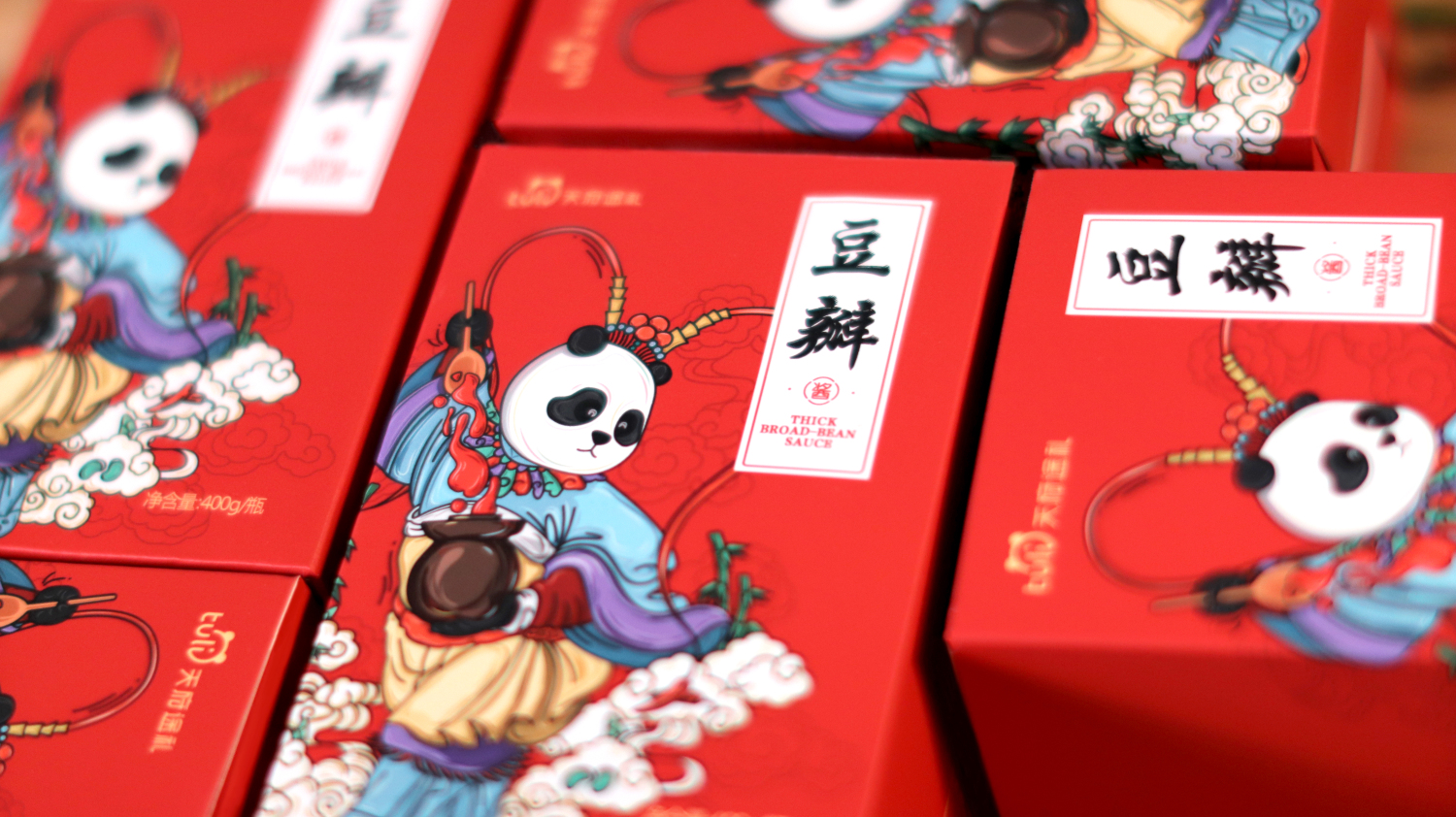 天府途禮豆瓣醬辣醬包裝設(shè)計(jì)“熊貓川劇戲劇插畫”
