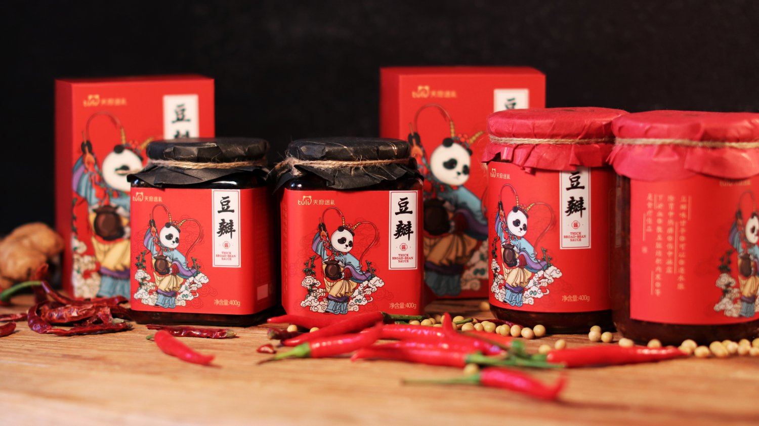 天府途禮豆瓣醬辣醬包裝設(shè)計(jì)“熊貓川劇戲劇插畫”